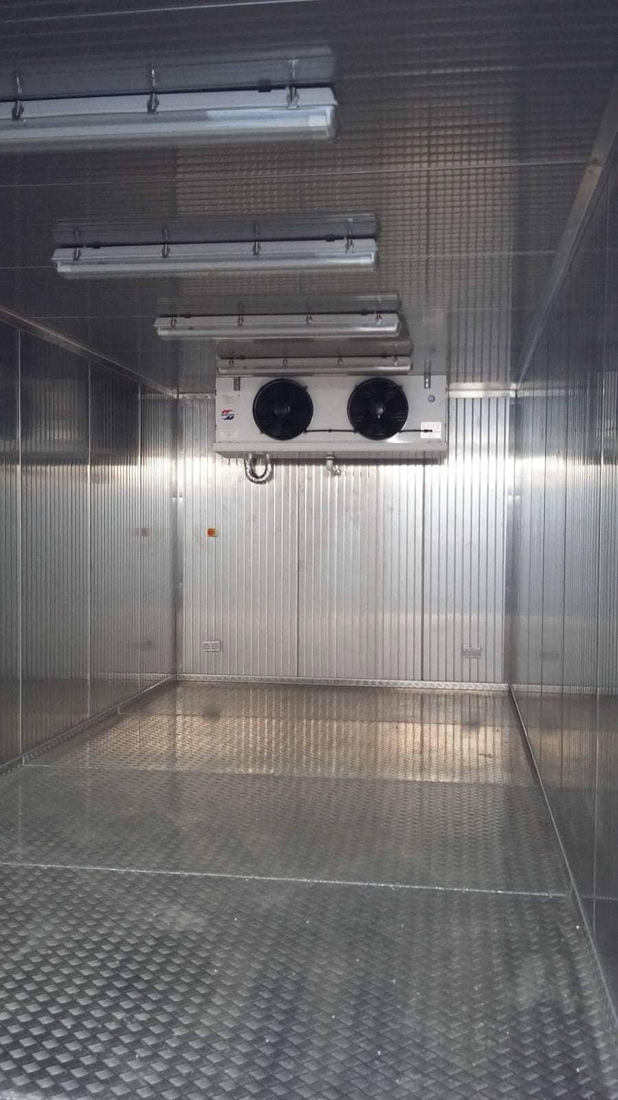 Projekt für Mercedes – Industrial Refrigerated Container Units - Gallery image 9