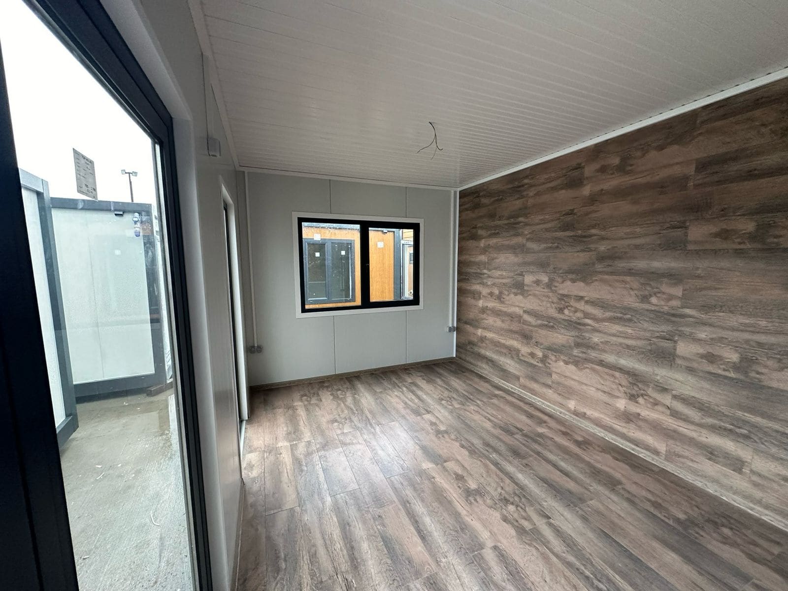 Air-Conditioned Parking Pavilion – Modular Cashier Building - Gallery image 5